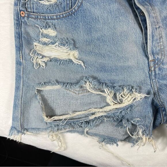 Levi’s 501 Heavily Distressed Cut Off Shorts - Picture 9 of 10